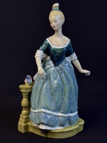 Royal Doulton Figurine HN 2724 Clarinda 9 inches tall by 5 inches wide. Free of chips or cracks.