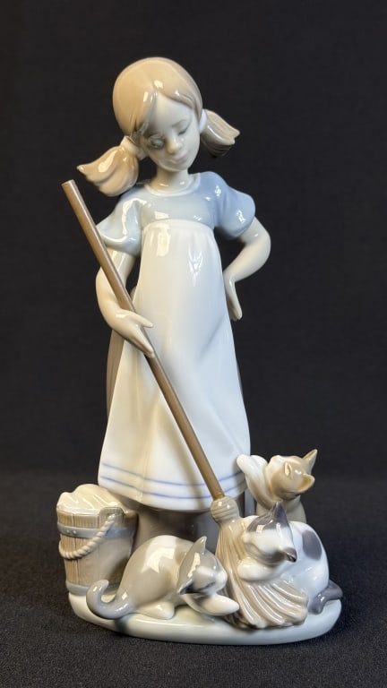 Lladro Porcelain Figurine 5232 Playful Kittens 8 inches tall by 5 inches wide. Good condition free (1 of 6)