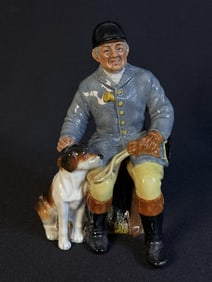 Royal Doulton Figurine HN 2492 The Huntsman 7 x 5 x 4 inches. Good condition. Free from damage.