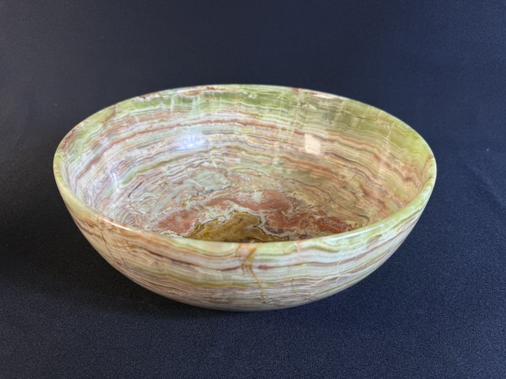 Alabaster Onyx Large Bowl 12 inches wide by 4 inches tall. Good chips free from damage.: 12 inches wide by 4 inches tall. Good chips free from damage.