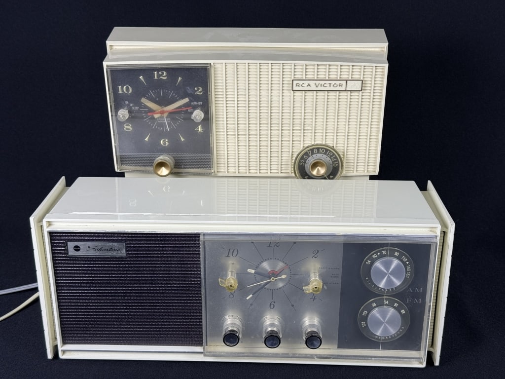 Vintage Clock Radio Lot Sears Silvertone & RCA Victor clocks work.  Radio Untested with antenna. RCA (1 of 7)