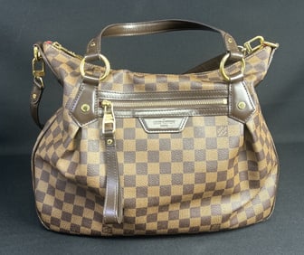 Louis Vuitton Ebene Evora Large Tote Spacious Louis Vuitton tote bag with removable shoulder strap.