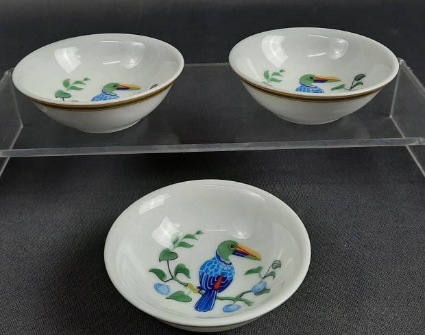 3 Hermes Toucans Soya Dishes Measures 2.5 x 1 inches tall. No chips, cracks or damage noted. (1 of 8)