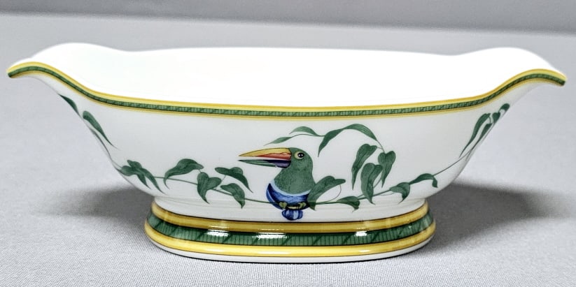 Hermes Toucans Open Sauce Boat Measures 7.5 x 4 x 2.5 inches tall. No chips, cracks or damage noted.: Measures 7.5 x 4 x 2.5 inches tall. No chips, cracks or damage noted.