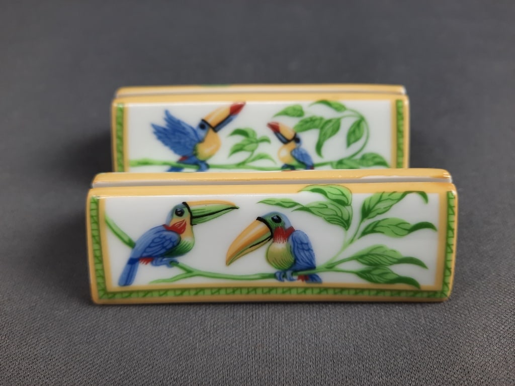Hermes Toucans Menu Holders Each one measures 3 inches long. No chips, cracks or damage.: Each one measures 3 inches long. No chips, cracks or damage.