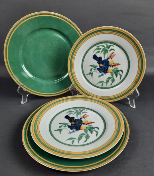 Hermes Toucans Lunch Salad Plates & Green Charger Plates: Plates 2 7 inch plates. Green plates measure 8.5 inches. Greens are different shades. Utensil marks present, please see images for details regarding the condition.