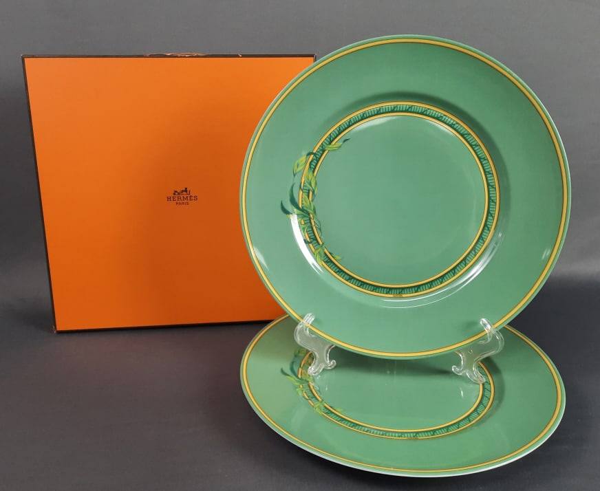 Hermes Toucans Green Presentation Plates & Boxes 12 inch plates. Some areas of worn paint. Box (1 of 11)