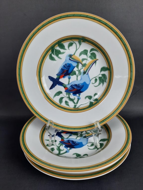 Hermes Toucans 4 Large Rim Soup Bowls 9 inches. Few utensil marks. No chips or cracks. (1 of 12)