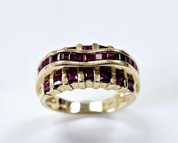 14K Yellow Gold Natural Ruby Wavy Ring Ring weighs 6.3 Grams Size 6