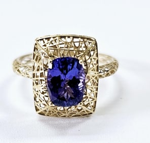 10K Yellow Gold Blue Tanzanite Ring Ring weighs 1.7 Grams  Size 7