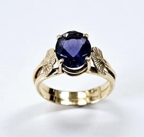 14K Yellow Gold Tanzanite Ring Ring weighs 3.8 Grams Size 7
