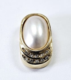 14K Gold Mabe Pearl & Diamond Necklace Pendant Pendant weighs 3.3 Grams Diamonds .05 CTS TDWT
