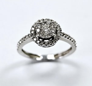 10K White Gold Diamond Halo Cluster Ring Ring weighs 2.3 Grams Size 6.5 1/2 CT TDWT