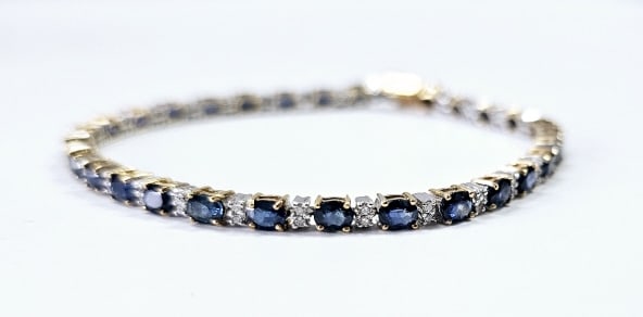 14K Sapphire & Diamond Tennis Bracelet Bracelet weighs 9.7 Grams 1/3 CT TDWT 30 4x3 Oval Sapphires: Bracelet weighs 9.7 Grams 1/3 CT TDWT 30 4x3 Oval Sapphires