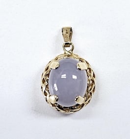 14K Yellow Gold Lavender Jade Necklace Pendant Pendant weighs 2.0 Grams