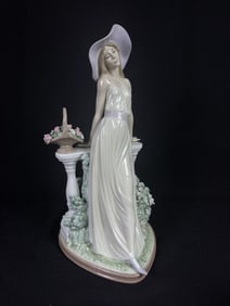 Lladro Porcelain Figurine 5378 Time For Reflection 13.5 inches tall by 6 inches wide. Good condition