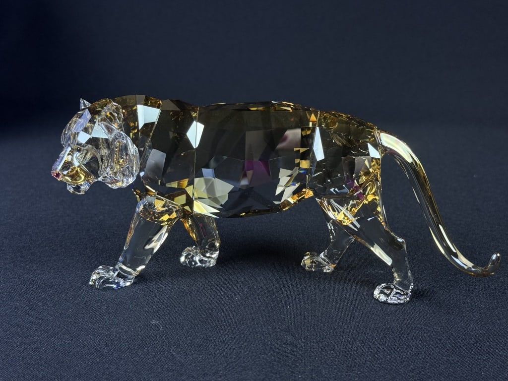 Swarovski Crystal SCS Figurine Endangered Tiger With original inner and outer box. Free from damage. (1 of 10)