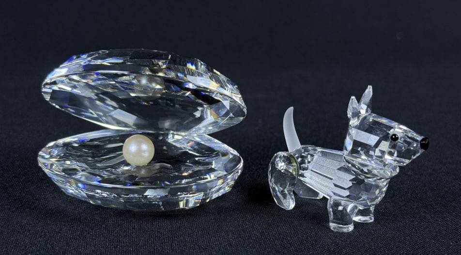 Swarovski Crystal Figurines Shell w Pearl & Scot Terrier. Shell has original box. Excellent (1 of 6)