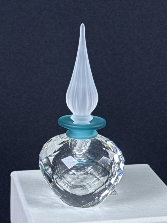 Swarovski Crystal Oriental Flacon Excellent condition free from damage. With original box measuring: Excellent condition free from damage. With original box measuring 3 x 4 x 4 inches.