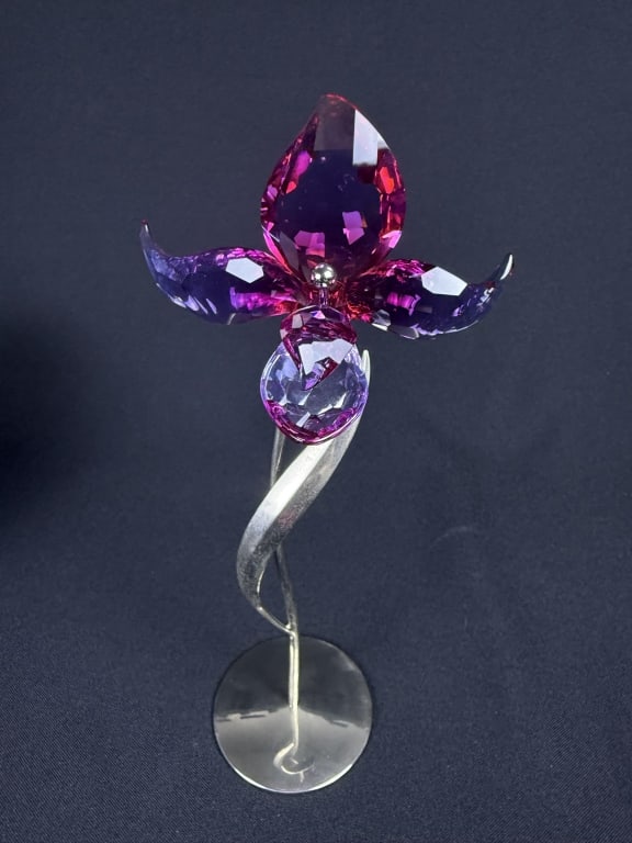 Swarovski Crystal Dorora Paradise Flowers Fuchsia Crystal in excellent condition. Metal parts have (1 of 6)