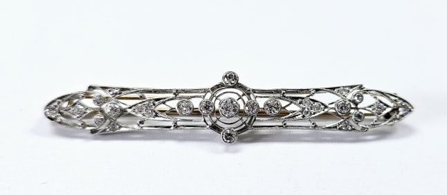 18K Gold Art Deco Filigree Diamond Bar Pin Brooch Brooch weighs 7.2 Grams