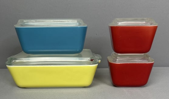 Pyrex Fridgies Primary Colors 4 Piece Full Set Excellent condition set of 4 Pyrex. No chips or: Excellent condition set of 4 Pyrex. No chips or cracks. The yellow dish is weathered on the bottom as shown.
