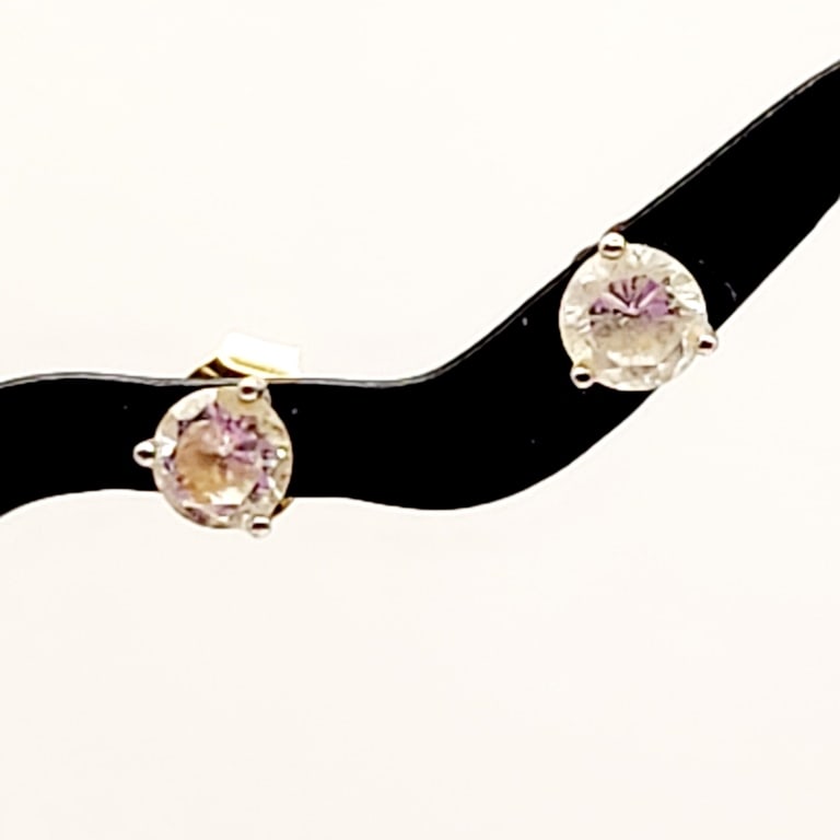 14K Yellow Gold Round Cubic Zirconia Stud Earrings Backs aren't 14K. Weighs 0.6 grams.: Backs aren't 14K. Weighs 0.6 grams.