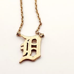 10K Yellow Gold Detroit Tiger Necklace Weighs 1.5 grams. Necklace is 17".