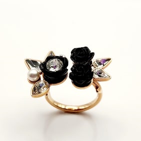 10K Yellow Gold Double Bouquet Ring Size 6.75 Weighs 7.6 grams.