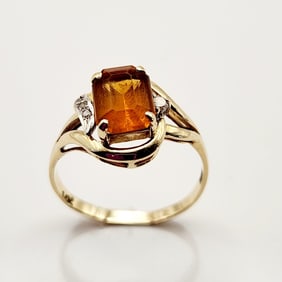 14K Yellow Gold Citrine & Diamond Accents Ring Size 6. Marked 14K & 585. Weighs 2.1 grams.