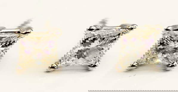 14K White Gold Diamond Stud Earrings Weighs 0.6 grams.: Weighs 0.6 grams.