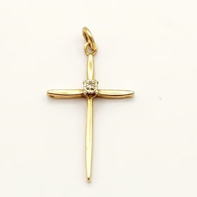 14K Yellow Gold Cross Pendant Weighs 0.9 grams. NOt stamped. Acid tests 14K.