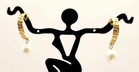 10K Yellow Gold & Pearl Drop Earrings Backs aren't 10K Weighs 3.4 grams.