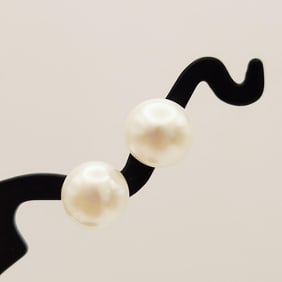 14K Yellow Gold Pearl Stud Earrings Backs are 14K. Weighs 1.8 grams.