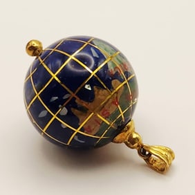 14K Yellow Gold & Enamel Globe Pendant Weighs 7 grams.
