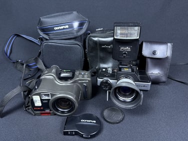 Minolta 110 Zoom SLR & Olympus SuperZoom 330 2 cameras with manuals and cases. Minolta speedlite