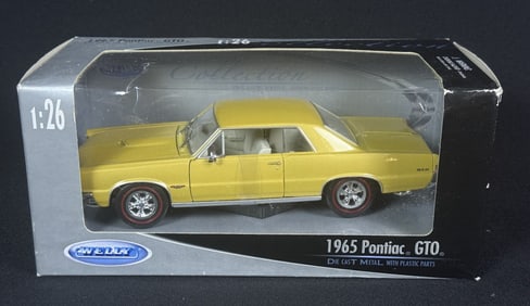 1965 Pontiac GTO 1:24 Diecast Model by Welly In box measuring 9 x 4.5 x 4 inches. Some wear on box