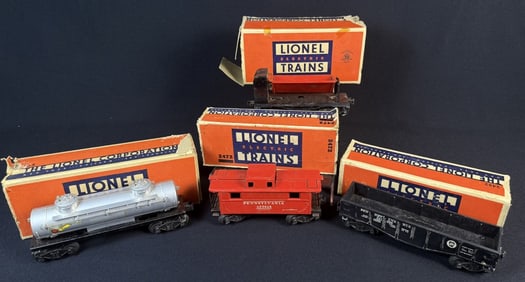 Lionel O-Gauge Electric Train Car Lot With boxes, boxes are damaged. Untested. Signs of age and