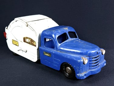 Vintage Structo Toys Metal No. 7 Utility Truck Working mechanism. Some signs of age/wear including