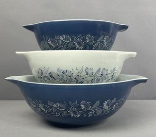 Pyrex Colonial Mist Cinderella Bowls 3pc Blue and white Pyrex colonial mist cinderella mixing bowls.