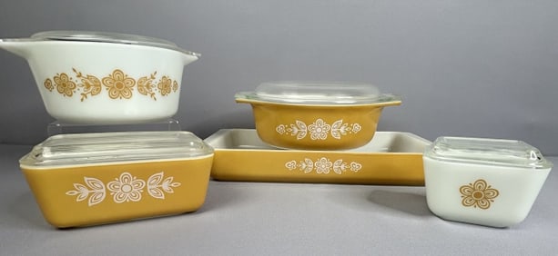 Pyrex Butterfly Gold Fridgie Casserole Lot 5pc Dishes are in excellent condition, the lids have