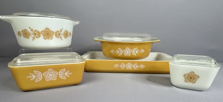 Pyrex Butterfly Gold Fridgie Casserole Lot 5pc Dishes are in excellent condition, the lids have (1 of 12)