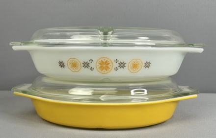 Pyrex Divided Casserole Dish 2pc 1.5 Qt Town & Country dish. 1.5 Qt Daisy Yellow divided dish.