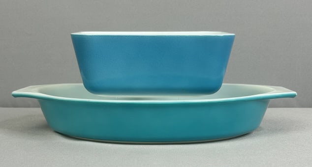 Pyrex Turquoise Blue Casserole Fridgie Lot 2pc Blue fridgie 502 1.5 Qt Turquoise blue casserole (1 of 5)