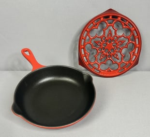 Le Creuset Enameled Cast Iron Trivet & Skillet Le Creuset enamel skillet 7.5 in. Le Creuset enamel