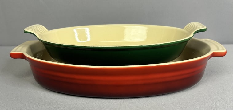 Le Creuset Oval Cast Iron Stoneware Lot 2pc Green 2 in height, 11 in width, 8 in depth (1 of 4)