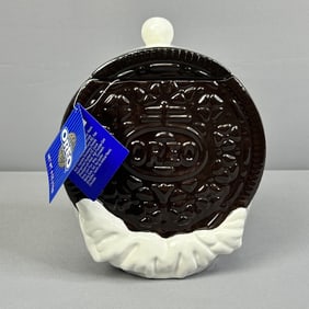 Vintage 2000 Collectible Oreo Cookie Jar With Tag Tag reads Oreo 2000. Cookie jar is clean and free