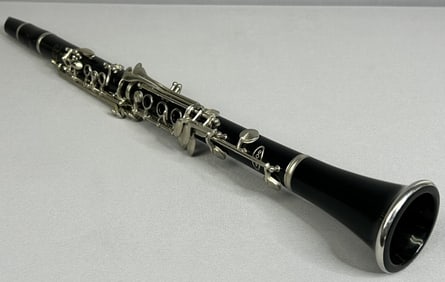 Vito Reso Tone 3 Clarinet Vito reso tone 3 clarinet 7213. Scratches on mouthpiece. Light tarnish on