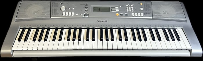Yamaha YPT-300 Portable Keyboard & Stand Yamaha YPT-300 keyboard and stand. Serial no. UBLL02483z.