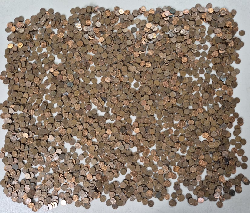 20 Pounds Pre-1983 Lincoln Head Pennies #5 What will you: What will you find?? Per consigner all the pennies are dated prior to 1983, which makes them 95% copper. Not all inspected.